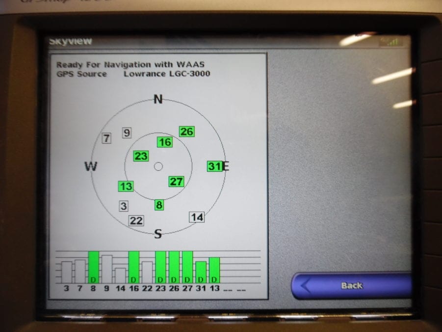 Lowrance LGC-3000 NMEA2000 GPS Antenna w/ Twist Lock Base - Good Cond Tested - Image 2