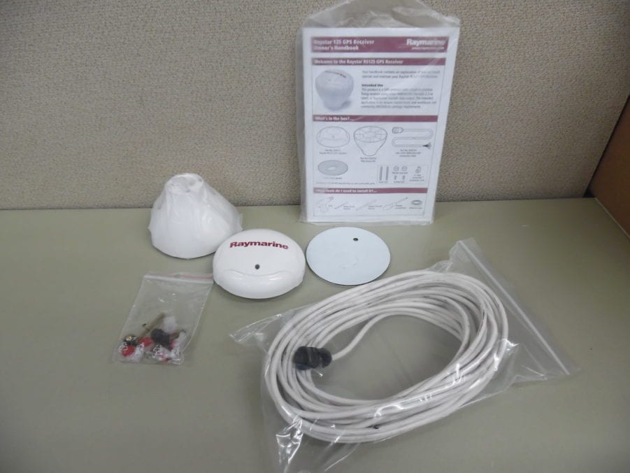 Raymarine Raystar 125 - E32042 - GPS Antenna & 10M Cable Tested Good Cond