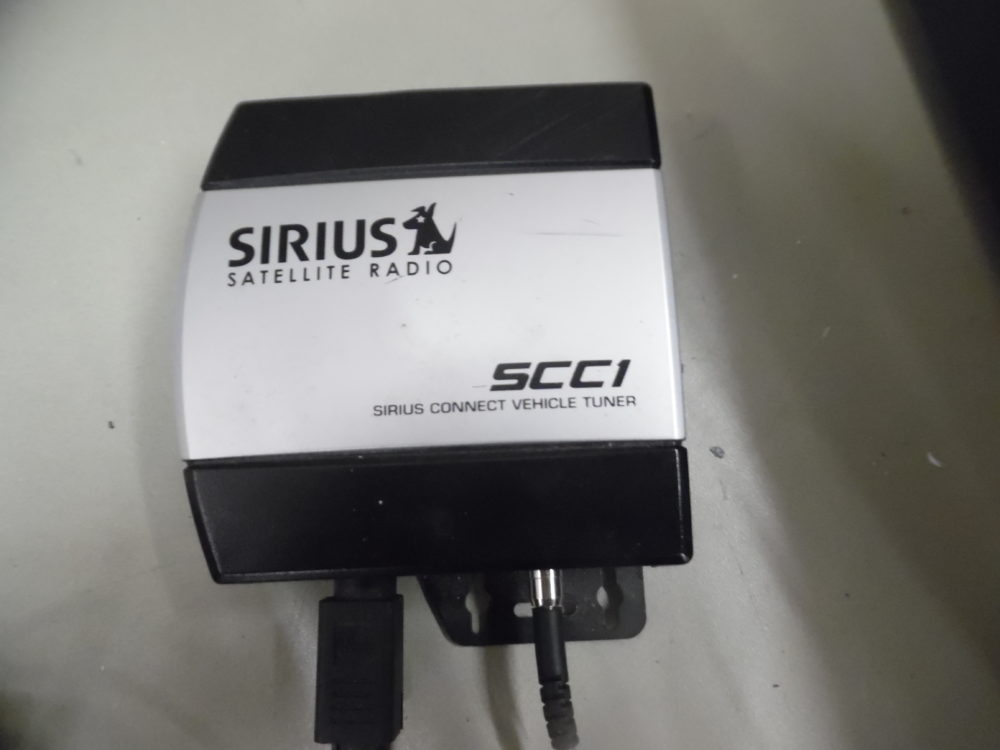 Ricevitore Radio Satellitare Sirius SCC1 Usato &ndash; Antenna E Sintonizzatore Auto Con Attacco 8 Pin