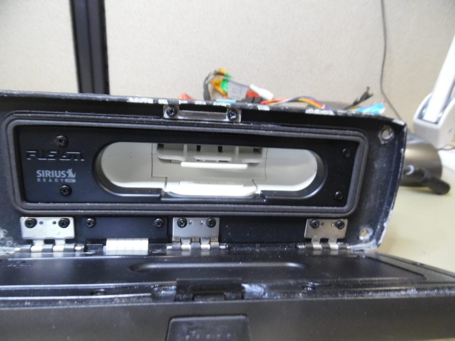 Fusion MS-IP600 iPod Dock/AUX/AM/FM/SAT RADIO Marine Stereo Receiver w/ Cover - Image 2