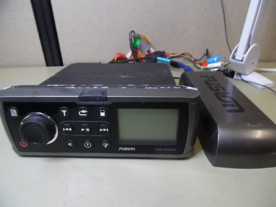 Fusion MS-IP600 iPod Dock/AUX/AM/FM/SAT RADIO Marine Stereo Receiver w/ Cover