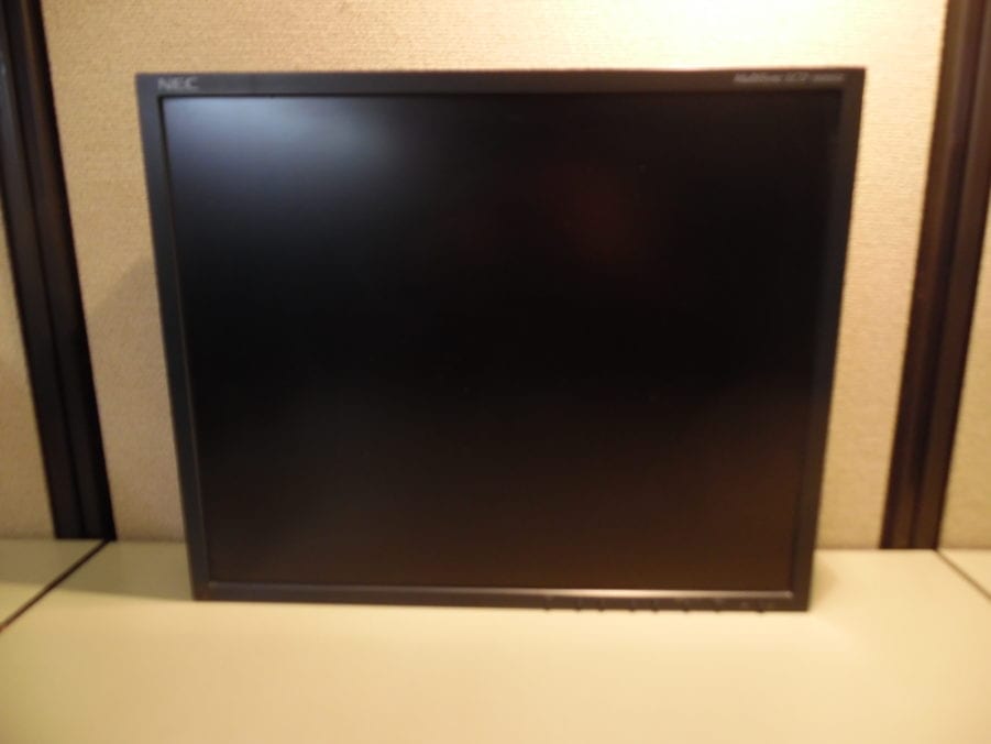 NEC 18" LCD Monitor - MultiSync LCD1880SX-BK - 115/230VAC - Tested - Image 4
