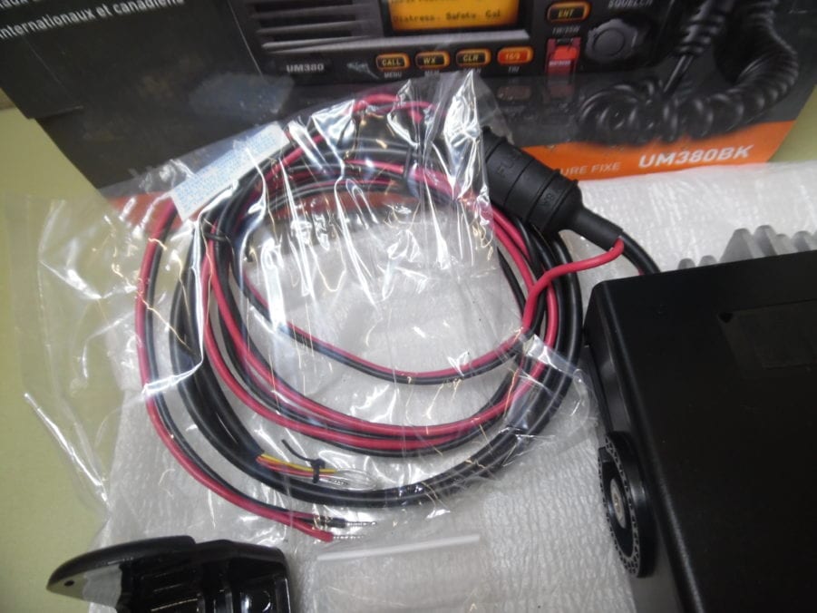 Uniden UM380 VHF Marine Radio Transceiver w/ Microphone and Bracket