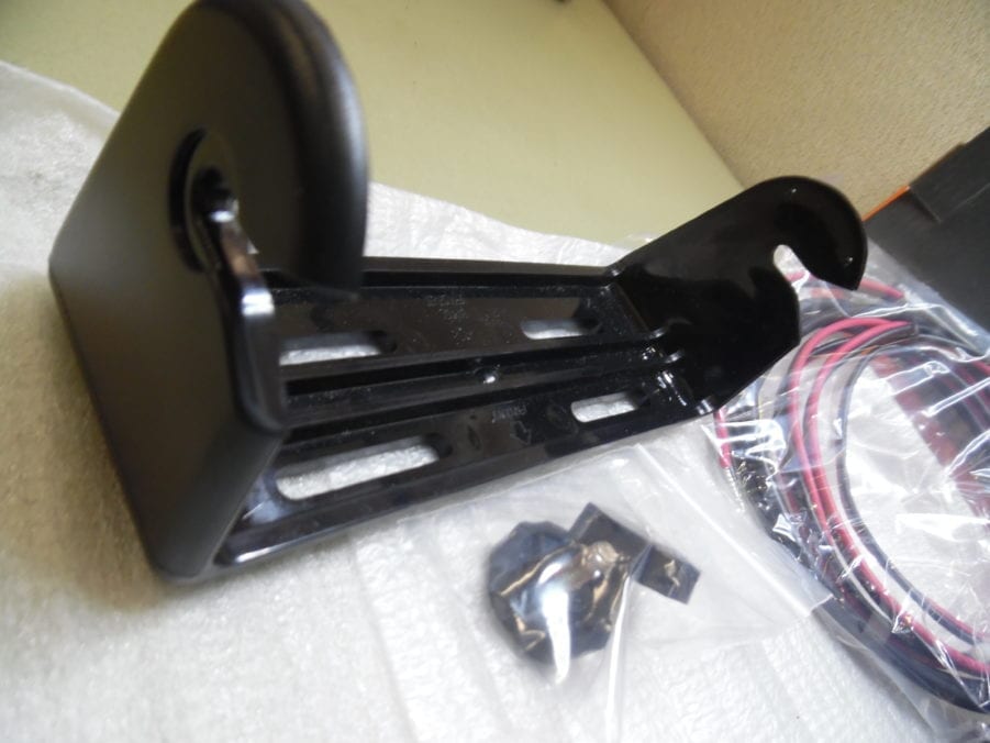 Uniden UM380 VHF Marine Radio Transceiver w/ Microphone and Bracket