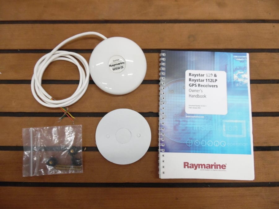 Raymarine Raystar 120 - E32025 - GPS Antenna Sensor w/ 4' Cable - Good Cond
