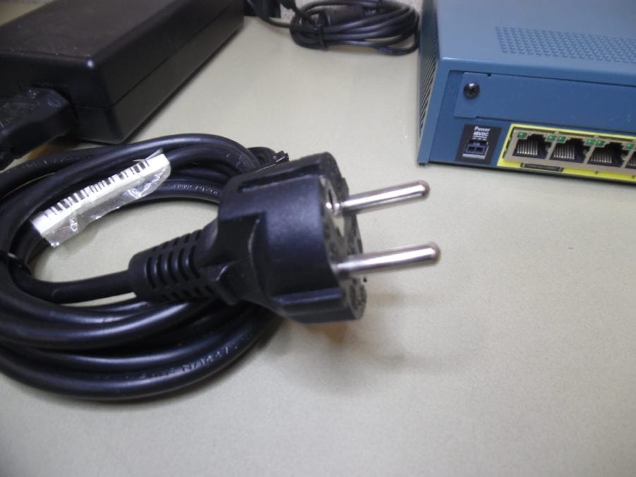 Genuine Cisco AIR-WLC2106-K9 WLAN Controller w/ Power Supply - Image 9
