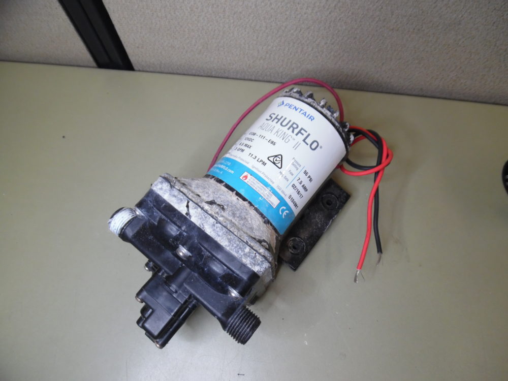 aqua　クリーム12本 SHURFLO Aqua King II Automtic Fresh Water Pump, 3 GPM, 24V