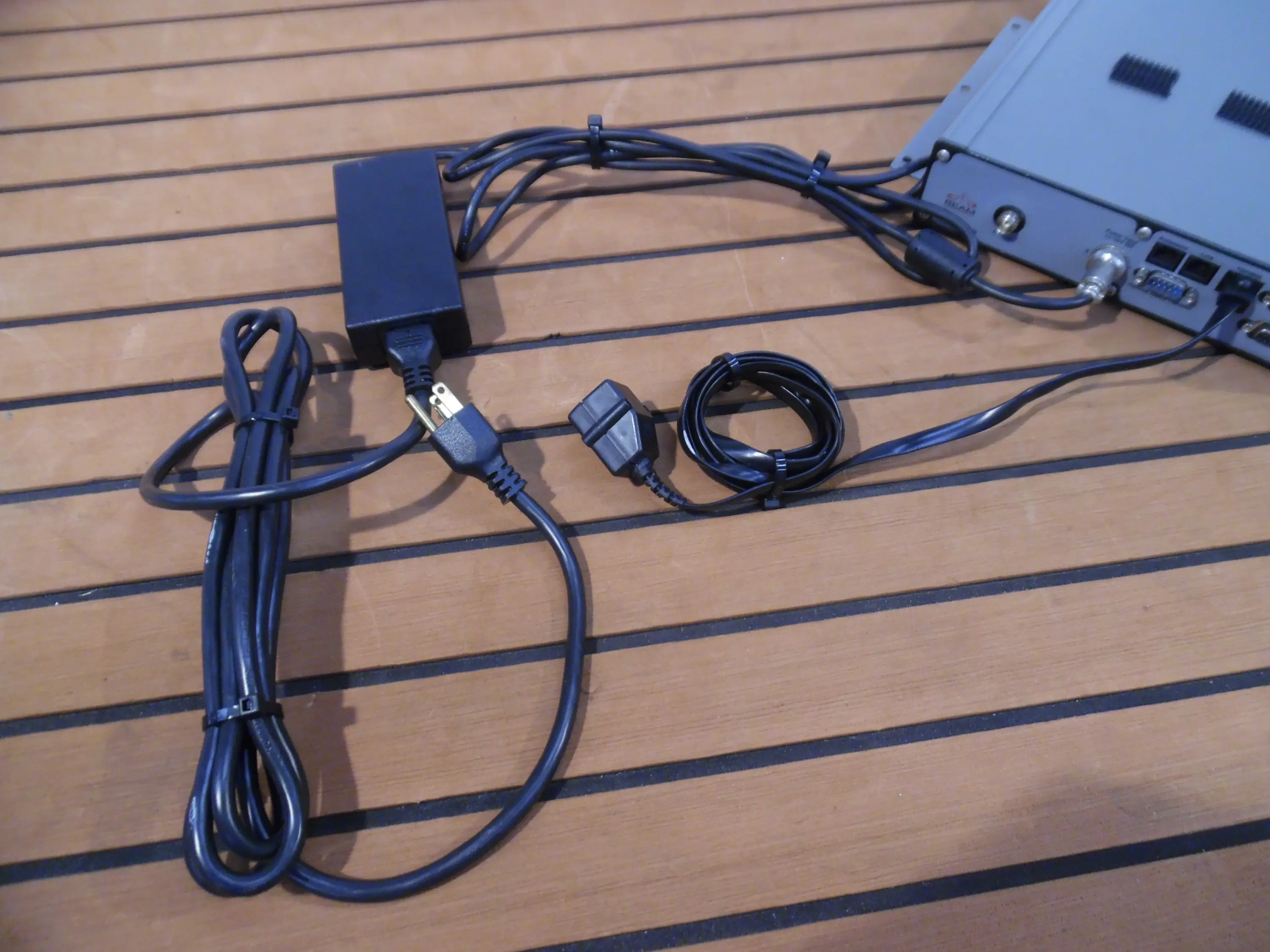 BEAM COMMUNICATIONS RST100 REMOTE SATELLITE TERMINAL w/ POWER ADAPTER ...