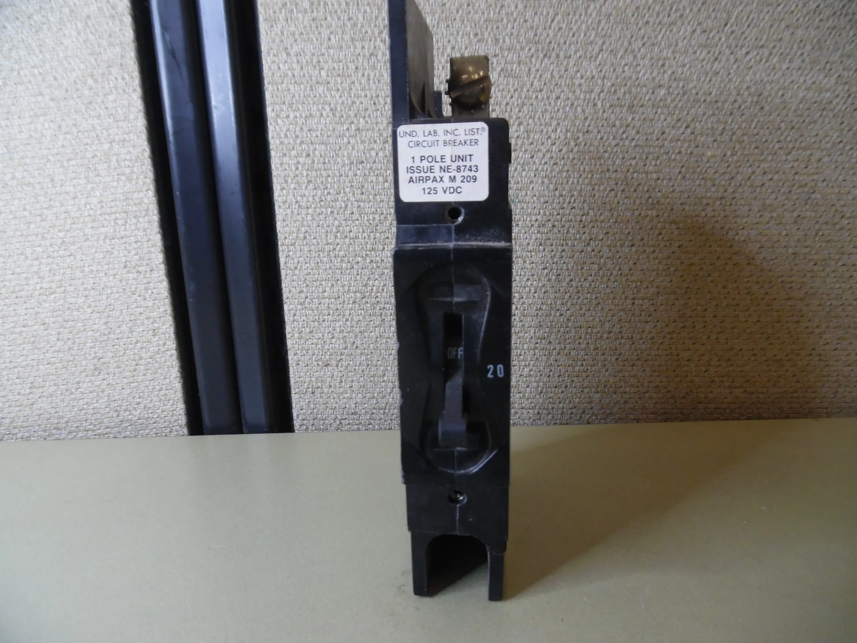 Airpax 20911522720 Circuit Breaker 20 Amp Max Marine Electronics