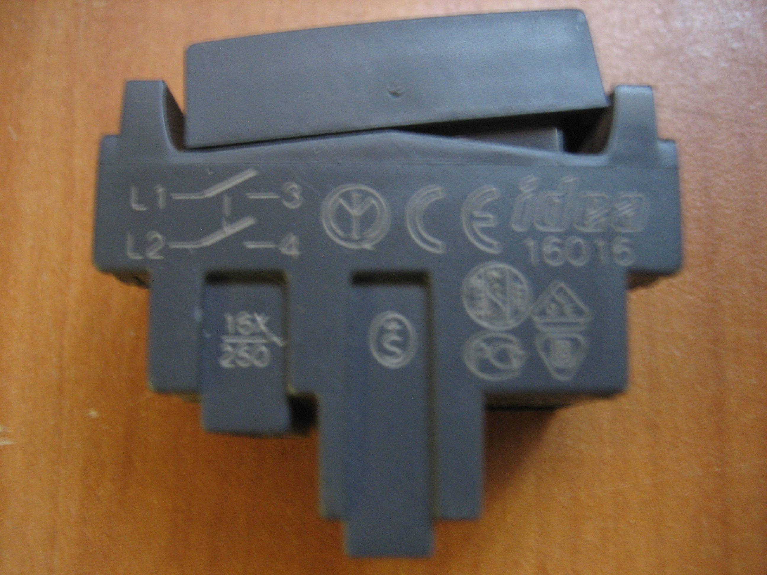 Vimar Idea 16155 Light Switch – Grey 2P 10A Button – 8007352003736