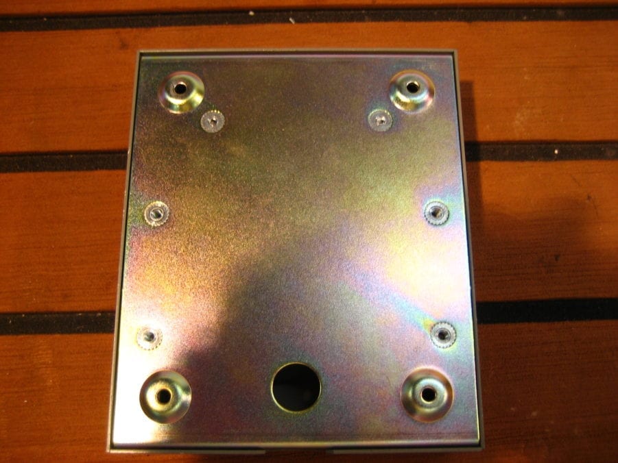 Furuno *NEW* IC-302 Inmarsat-MES Distress Alert Unit - Image 4