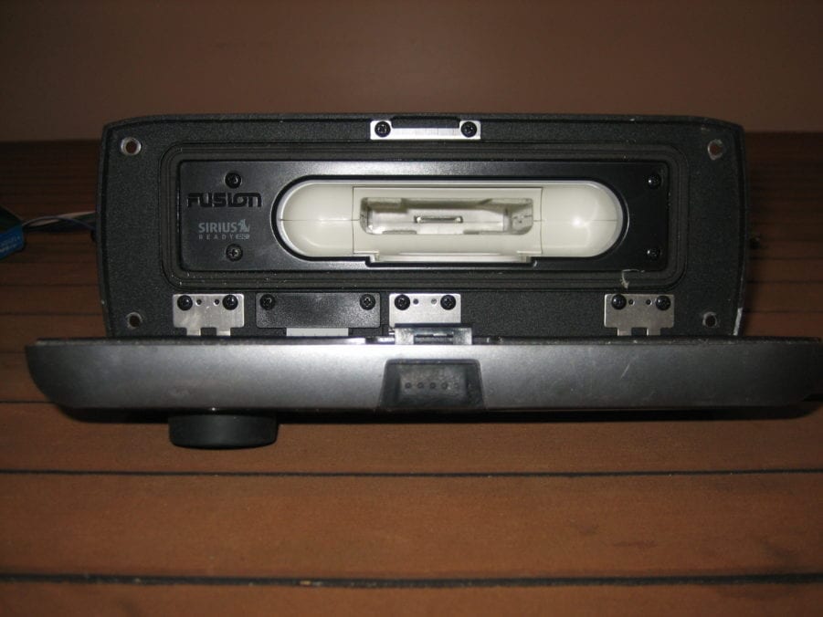 Fusion MS-IP600 iPod Dock/AUX/AM/FM/SAT RADIO Marine Stereo Receiver AS-IS - Image 3