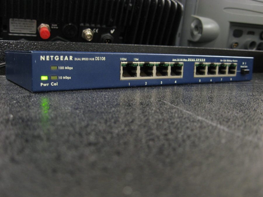 Netgear DS108 8-Port Dual Speed Hub 10-100 Mbps - Free US Shipping - Image 2
