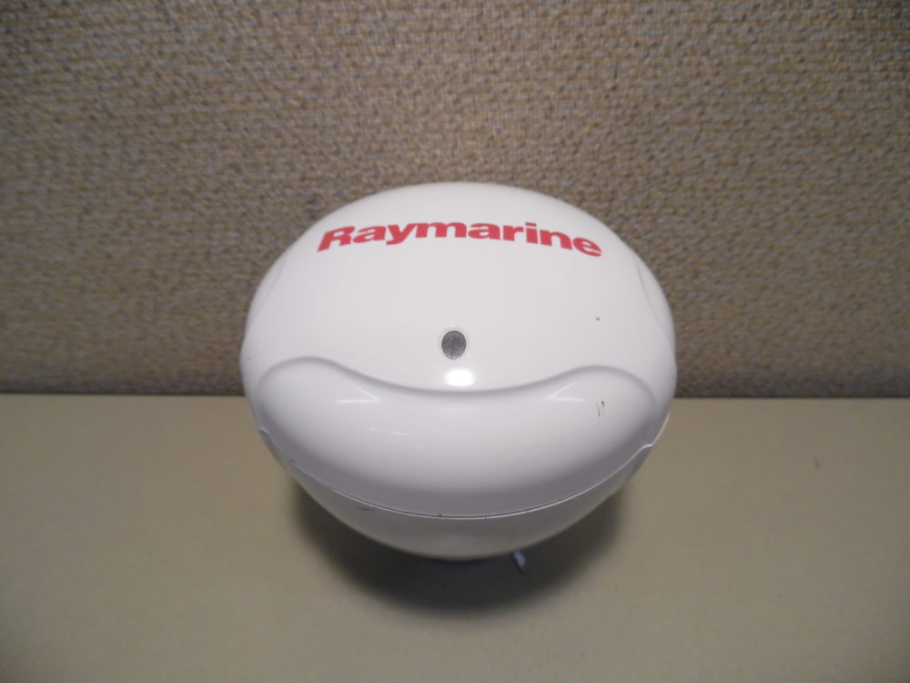 Raymarine Raystar 130 E32153 GPS Antenna & Base +5M Cable Great