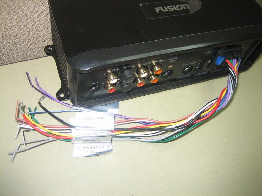 FUSION MSBB300 MARINE BLACK BOX STEREO BLUETOOTH USB NMEA ASIS Max