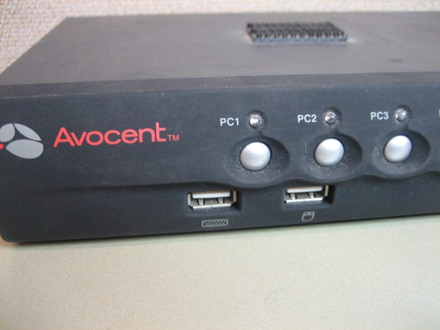 Avocent 520-338-001 SwitchView 4-Port USB KVM Switch - Image 2