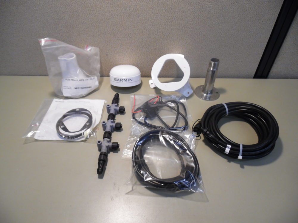 Garmin GPS19X NMEA2000 GPS Antenna w/3 Mounts & NMEA2K Kit Tested
