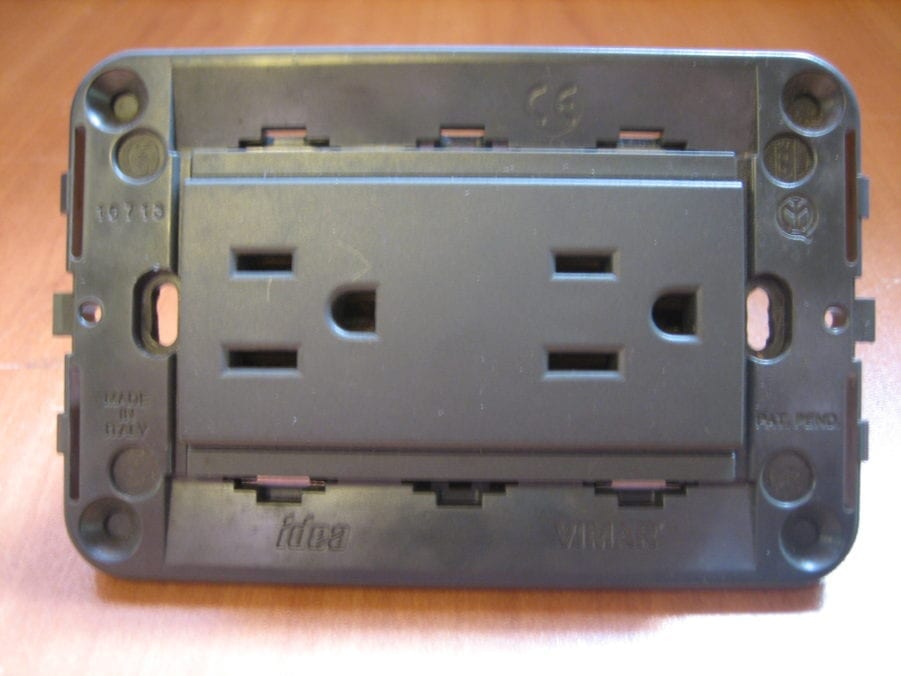 Vimar Idea 16246 2P+E Double Socket Outlet 15A 127V 3 Modules w/ Plate  #16713  -Gray - Free Shipping - Image 4