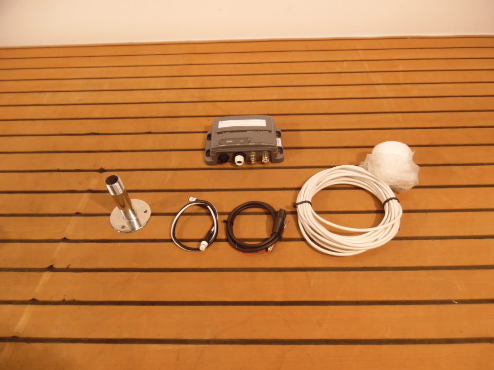 Raymarine AIS650 Class B Transceiver w/GPS Antenna & Power Cable