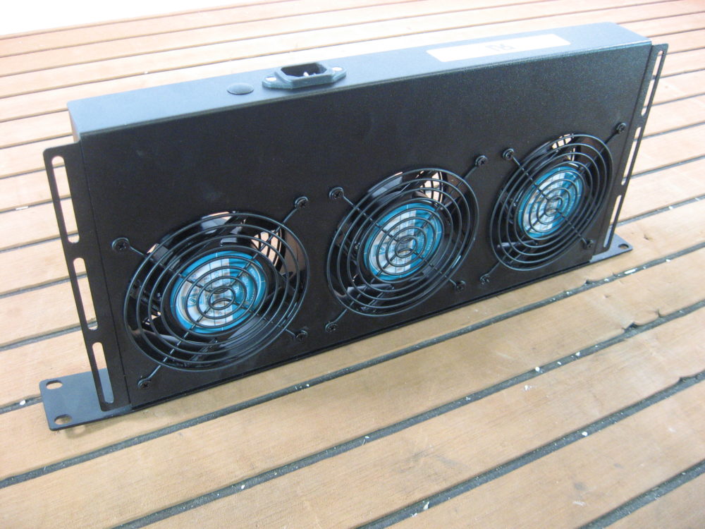 Box Fan Horizontal Black Box RM075 3-Fan Horizontal Rack Mount Fan Tray