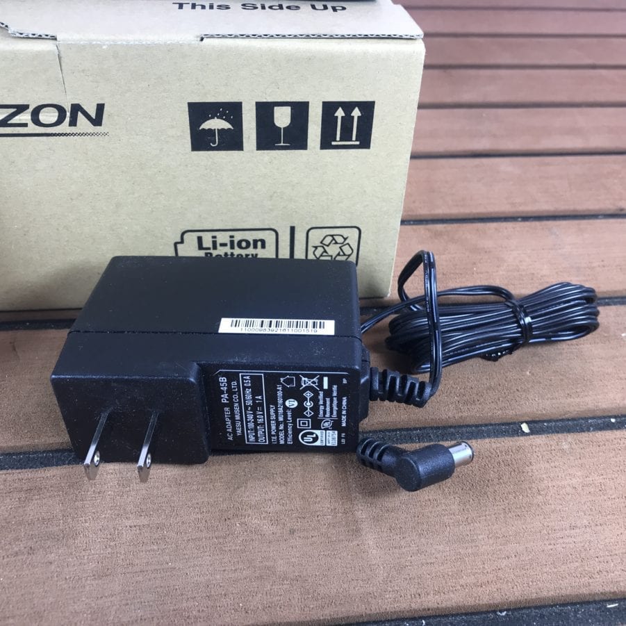 Standard Horizon HX407 Commercial UHF 5 Watt Handheld Radio Marine & Charger - Image 3