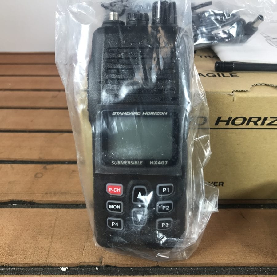 Standard Horizon HX407 Commercial UHF 5 Watt Handheld Radio Marine & Charger - Image 2
