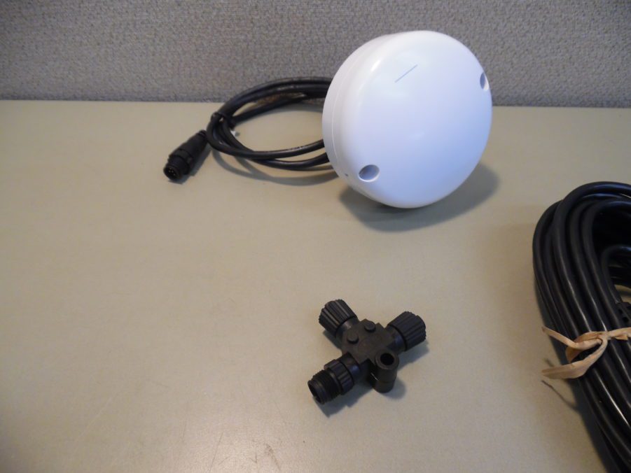 Lowrance Point1 NMEA2000 GPS Antenna w/ Cables Good Cond Tested