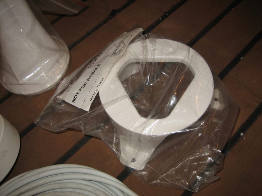 Garmin GA30 Marine GPS Antenna w/ 30' Cable, 3 Mounts f/ GPSMap AIS650 etc - Image 9