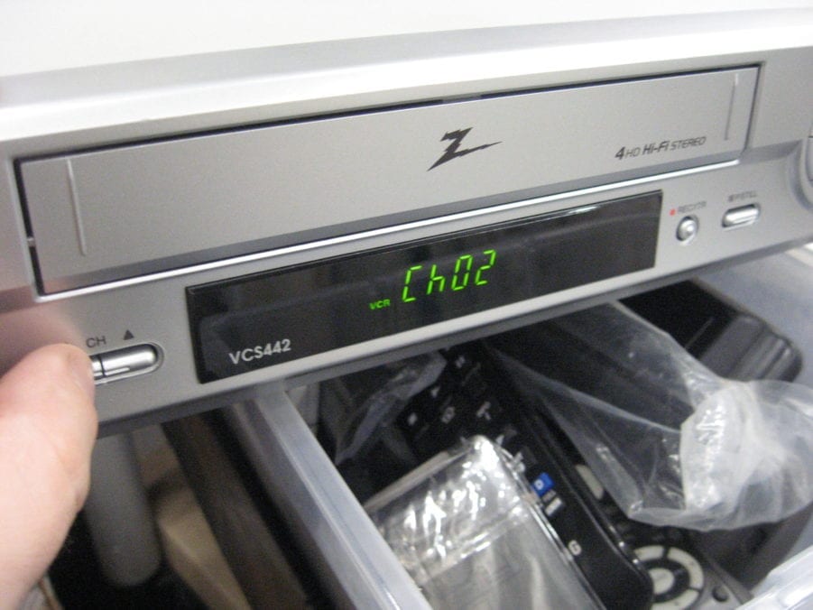 Zenith VCS442 Video Cassette Recorder - Free US Shipping - Image 2