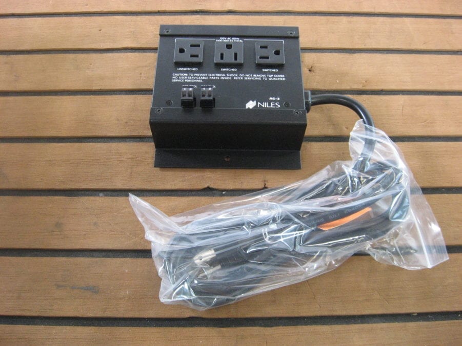 Niles AC-3 Voltage Triggered 3-VAC Outlets Power Strip - Free US Shipping - NEW - Image 4