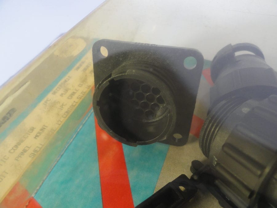 Waldom/Amp 743-5 Circular Plastic Connector - Free US Shipping - Image 4