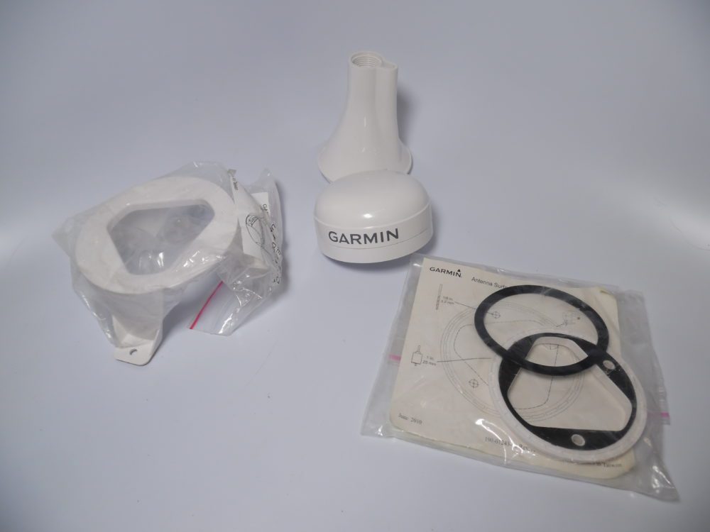 Garmin GPS17X NMEA2000 GPS Antenna w/3 Mounts Tested Working Max