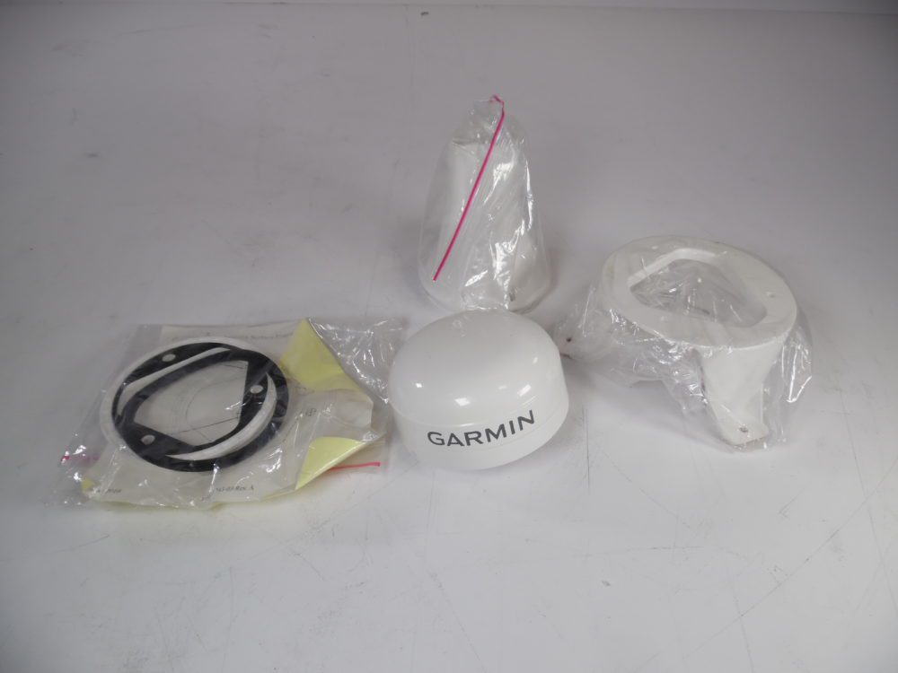 Garmin GPS17X NMEA2000 GPS Antenna w/3 Mounts Tested Working Max