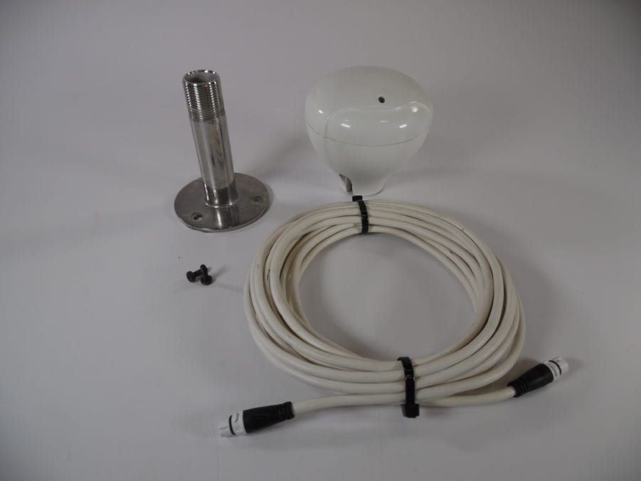 Raymarine Raystar 130 E32153 GPS Antenna W/ Base + 6M Cable Good