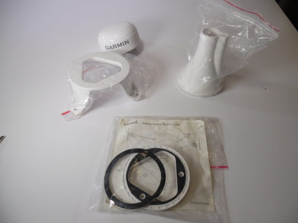 Garmin GPS17X NMEA2000 GPS Antenna w/3 Mounts Tested Working Max