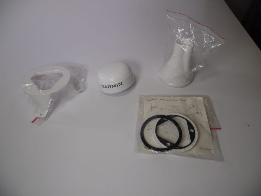 Garmin GPS17X NMEA2000 GPS Antenna w/3 Mounts Tested Working Max