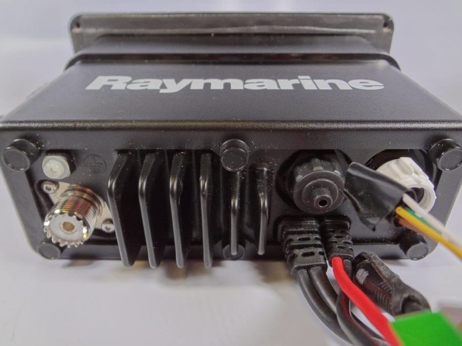 Raymarine RAY60 Submersible VHF Radio Transceiver Unit E70245 W/ R70370 ...