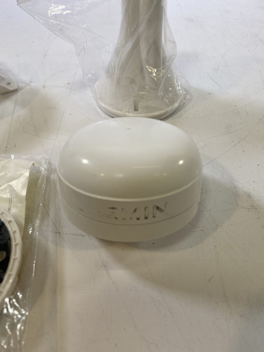 Garmin GPS17X NMEA2000 GPS Antenna w/3 Mounts Tested Working Max