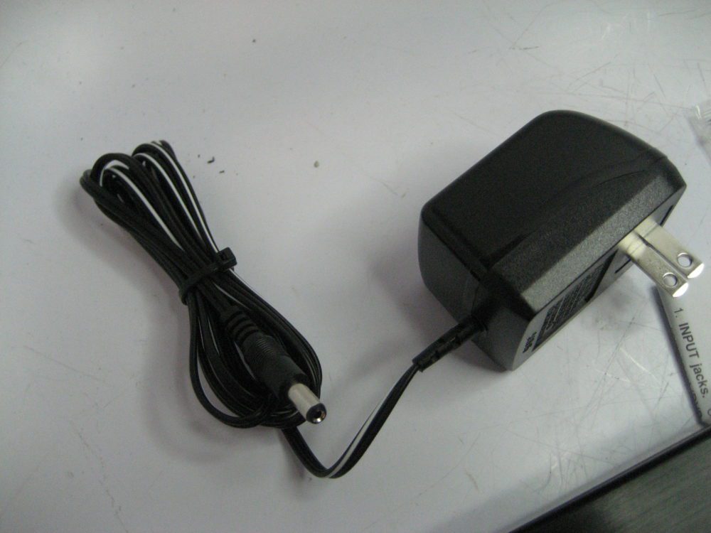 Xantech AV61 Audio/Video 6Way Distribution Amplifier w/ Power Adapter