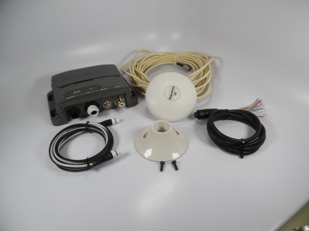 Raymarine AIS650 Class B Transceiver w/GPS Antenna & Power Cable