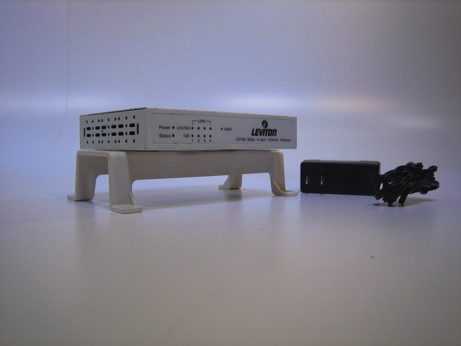 Leviton 4Port Gateway/Switch Tested/Working Max Marine