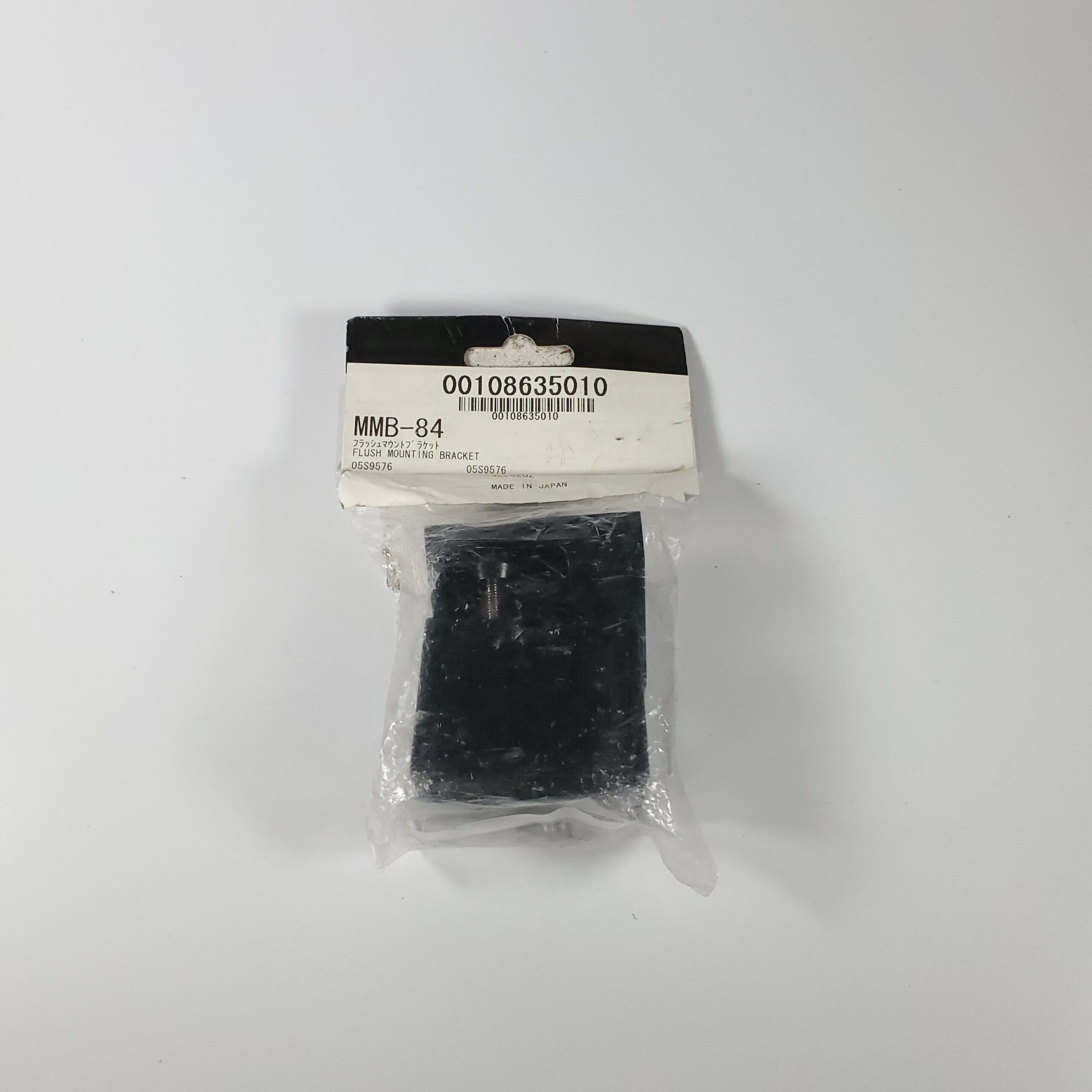 Standard Horizon MMB84 GX5500S Quantum VHF Radio Flush Mount Kit