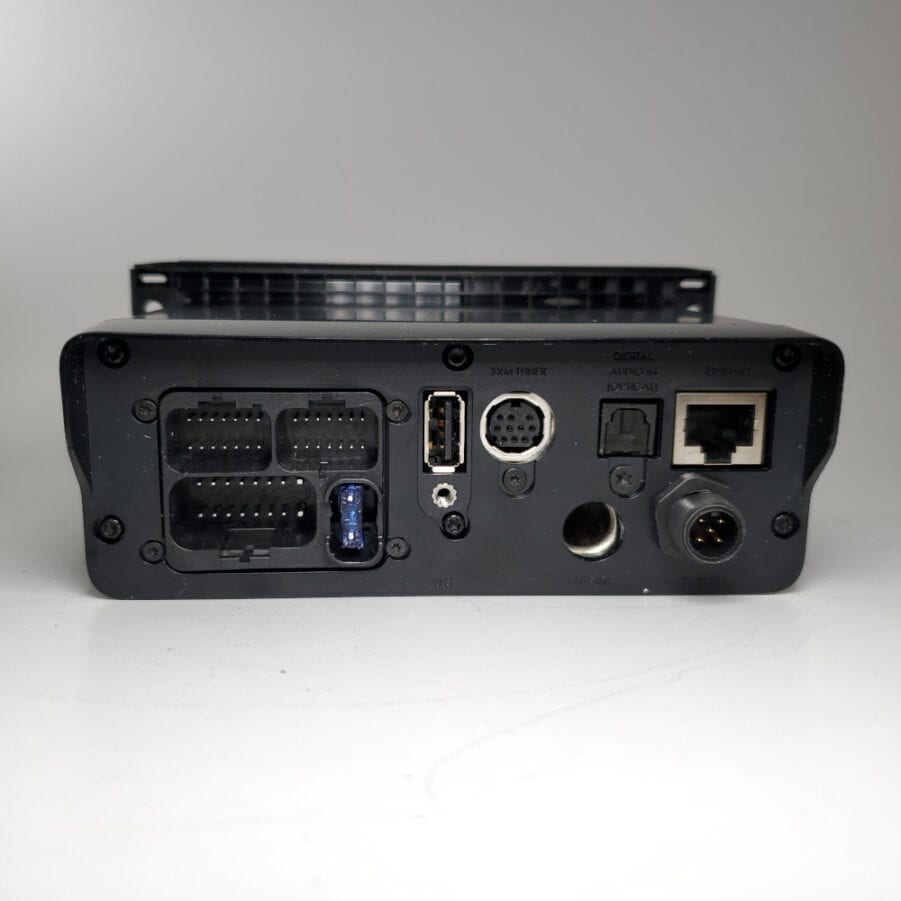 Fusion MS-RA670 - Apollo Marine System AM/FM Sirius XM Bluetooth Radio FOR PARTS - Image 4