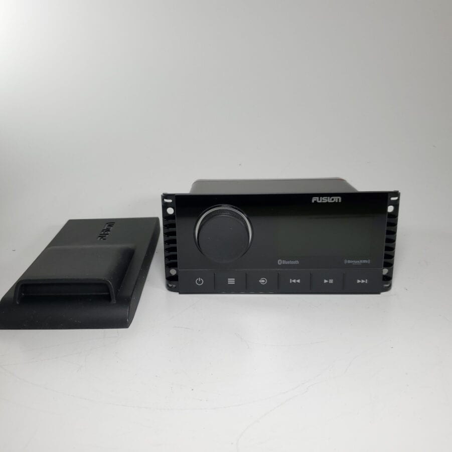 Fusion MS-RA670 - Apollo Marine System AM/FM Sirius XM Bluetooth Radio FOR PARTS - Image 2