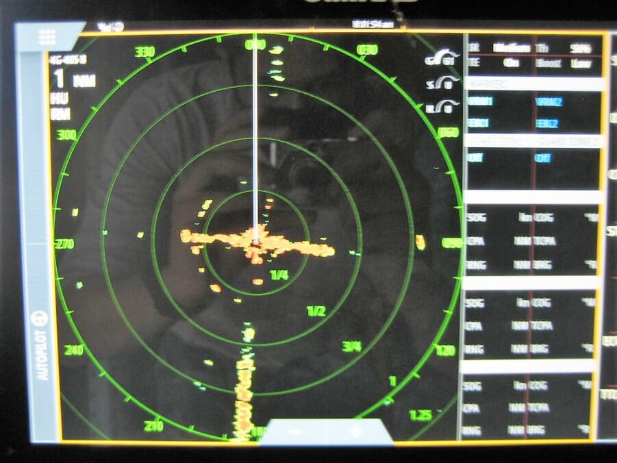 Simrad/Lowrance/B&G/Navico Broadband 4G Radar Dome w Cables & RI10 - Good Cond - Image 3