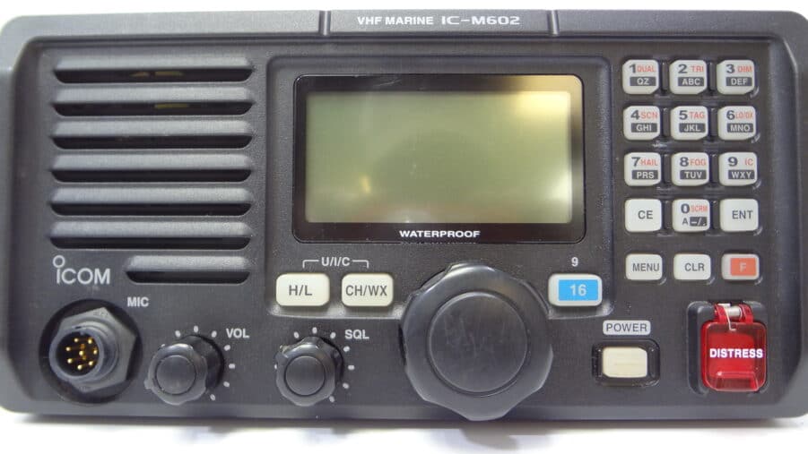 Icom IC-M602 VHF/FM Submersible Fixed Mount Marine Radio Transceiver - Image 3