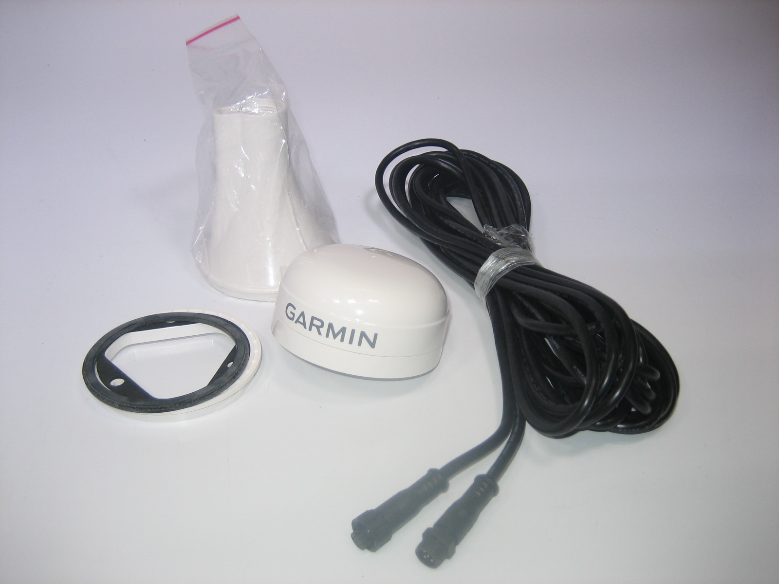 Garmin GPS19X NMEA2000 GPS Antenna w/2 Mounts New Out Of Box Tested