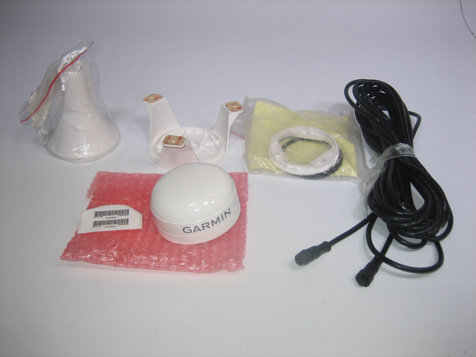 Garmin GPS19X NMEA2000 GPS Antenna w/3 Mounts New Out Of Box Tested