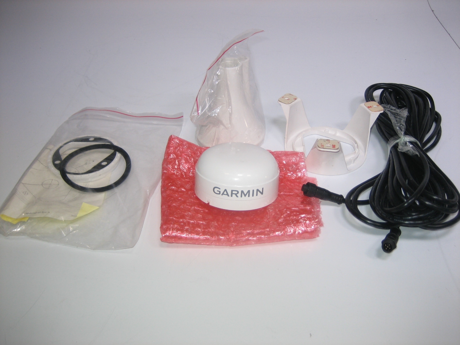Garmin GPS17X NMEA2000 GPS Antenna w/3 Mounts New Out Of Box Tested