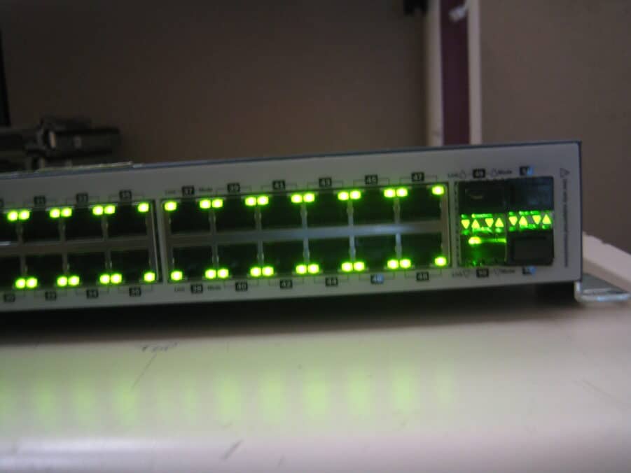 HP ProCurve V1810-48G J9022a Network Switch w/ Rack Mount w/ Power Cable - Image 12